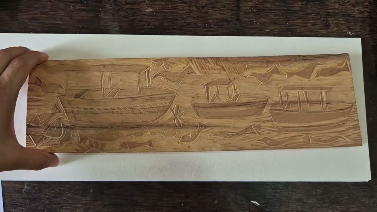 Xilogravura na matriz de Umburana: do entalhe ao papel - processo criativo da xilo 'Marina'