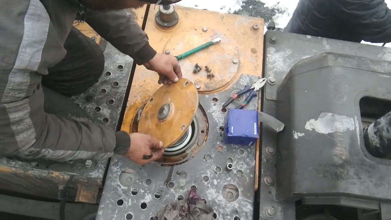 Volvo excavator 210D engine oil servicing## periodic service of volvo 210