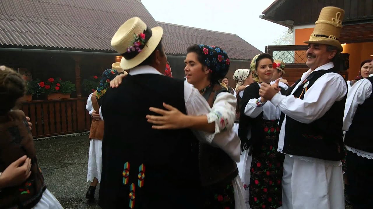 Dans la sura - acasa la Dumitru Dobrican - Grosi jud. Maramures