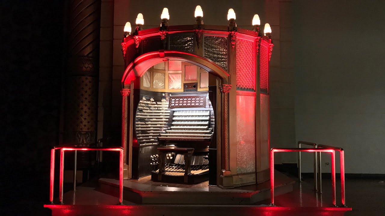 Thomas Gaynor plays a Halloween recital on the world's largest pipe organ!