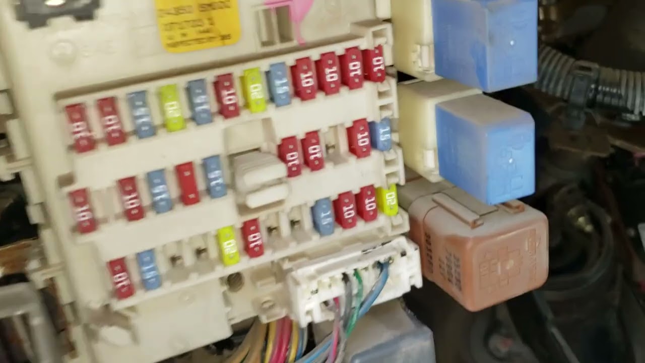 DONDE LOCALIZAR EL FLASHER DE SENTRA 2004 Y FUSIBLE DE DIRECCIONALES  E INTERMITENTES