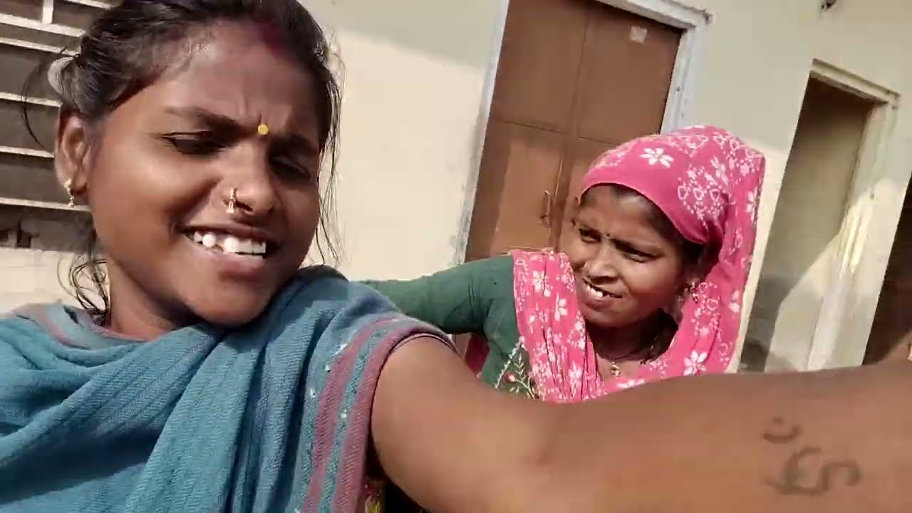पता नहीं कहां से आ गई है पागल मेरे को मार रही है#long वीडियो