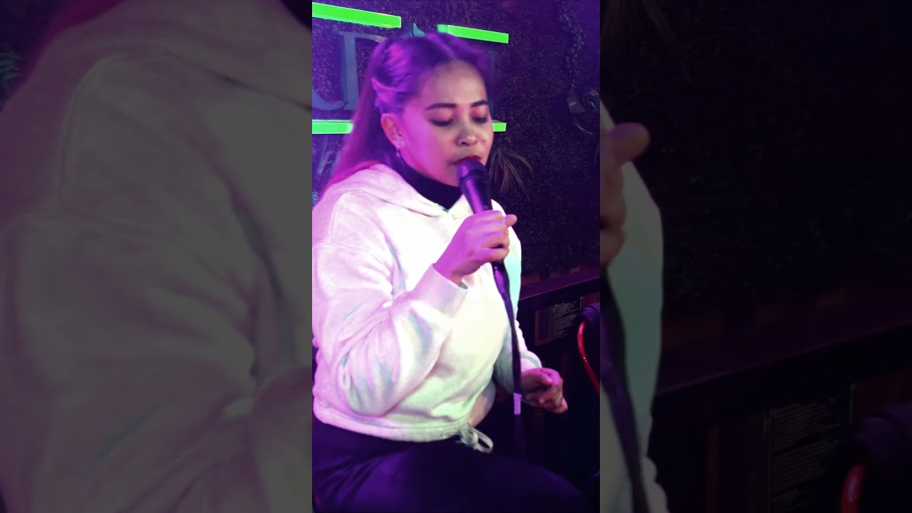 Мэнди Мур — кавер на песню Cry группы JamTrack в Hardin Resto Cafe, выступление филиппинской певи...