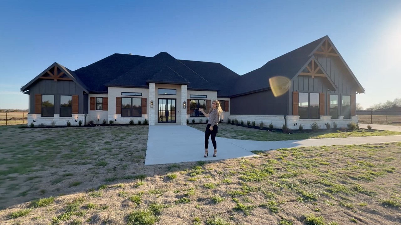 $749,900 CUSTOM HOME ON 1 ACRE | NO HOA & NO CITY TAXES