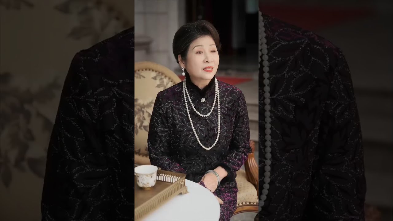 Thôn nữ nuôi lợn bị ép cưới tổng tài lạnh lùng ngồi xe lăn, nhưng anh lại chiều cô hết mực!