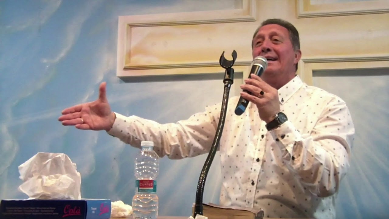 Hermano Rubio de Zamora cantando en la Iglesia del Poligono de Castellón