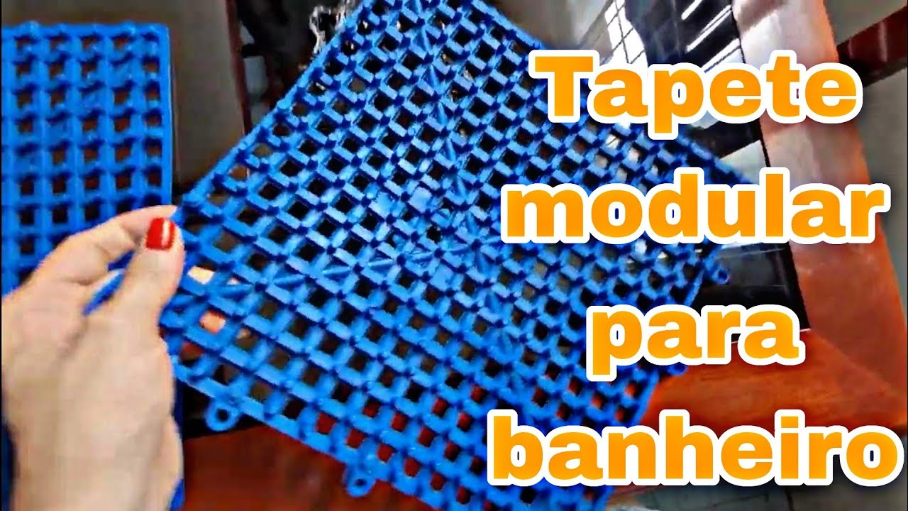 Comprei um tapete antiderrapante para o banheiro.