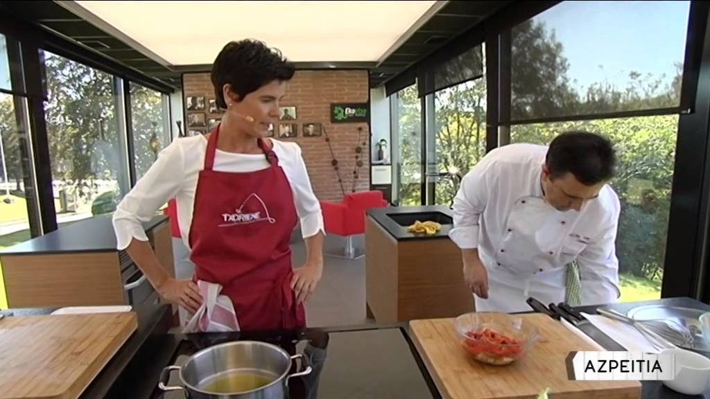 Mendrezka entsalda piper gorri eta alberjinia errearekin