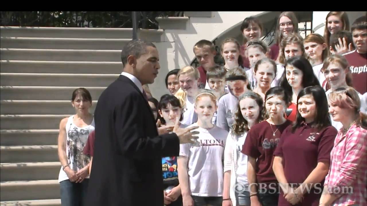 Obama surprises students on White House tour