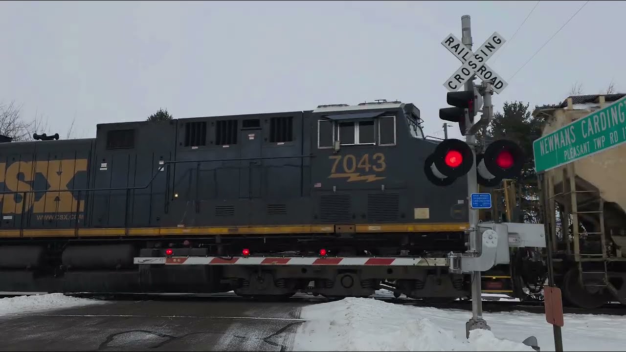 CSX 146 Leads Grain Train South | Newmans-Cardington Rd. Railroad Crossing, Prospect, OH