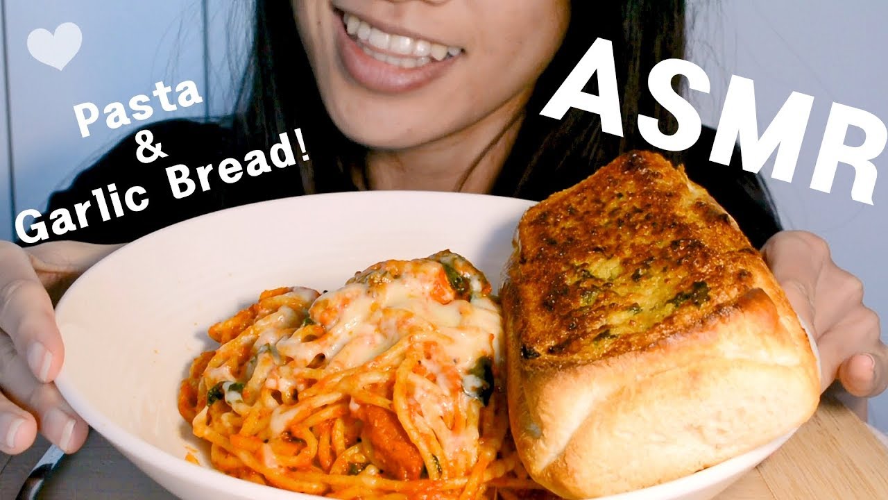 ASMR PASTA & CRUNCHY GARLIC BREAD - SATISFYING EATING SOUND - NO TALKING