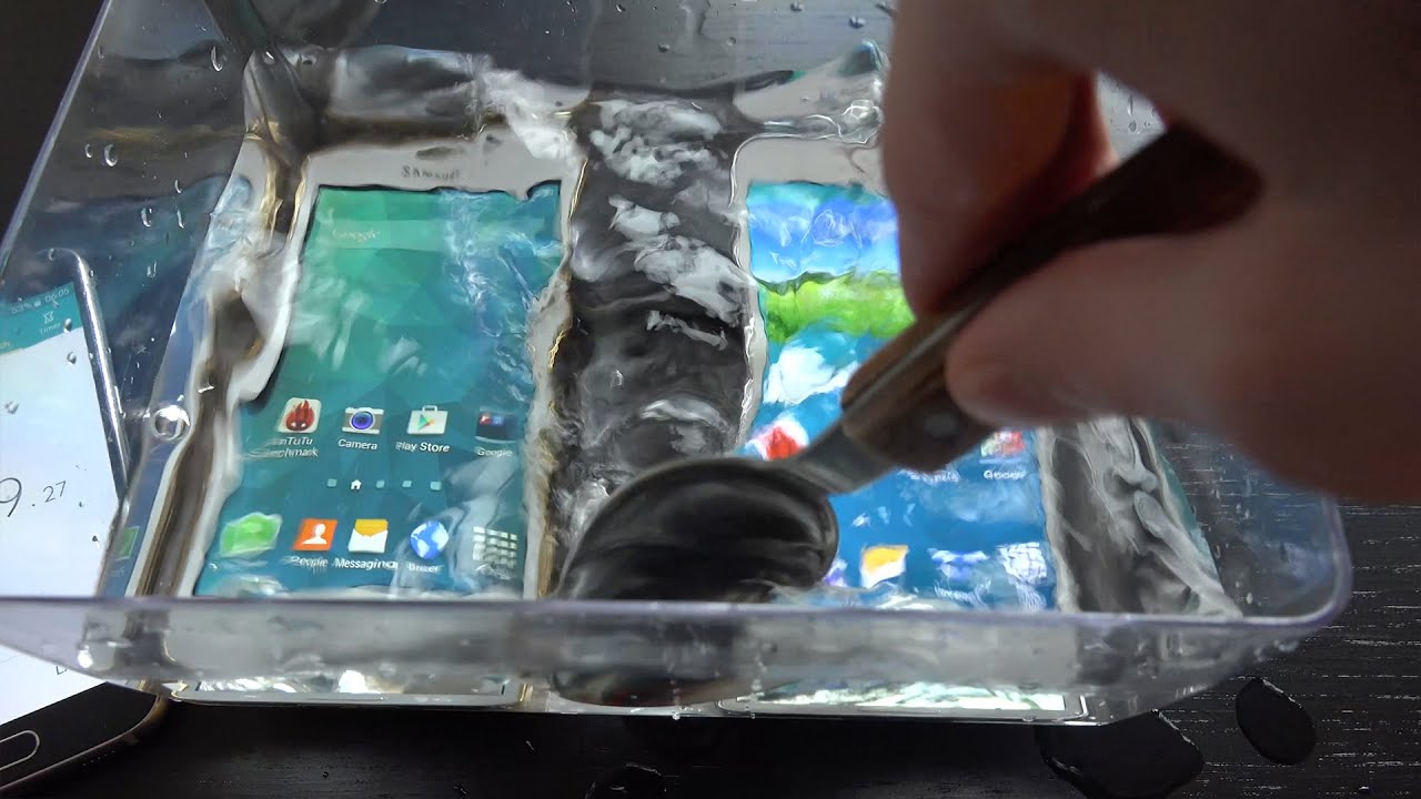 Поддельный Samsung Galaxy S5 против Samsung Galaxy S5: выдержит ли он испытание водой? (4K)