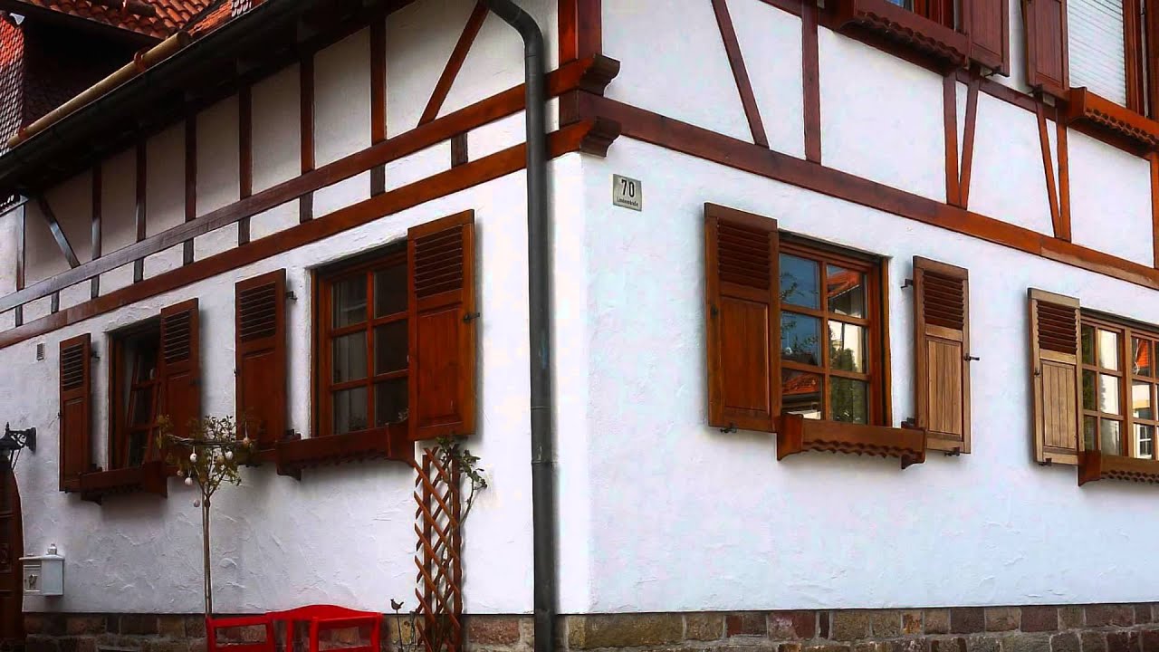 Fensterläden aus Holz und Aluminium
