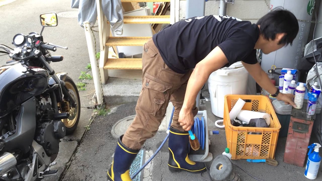 バイク洗車　ホイール周りの油汚れの落とし方