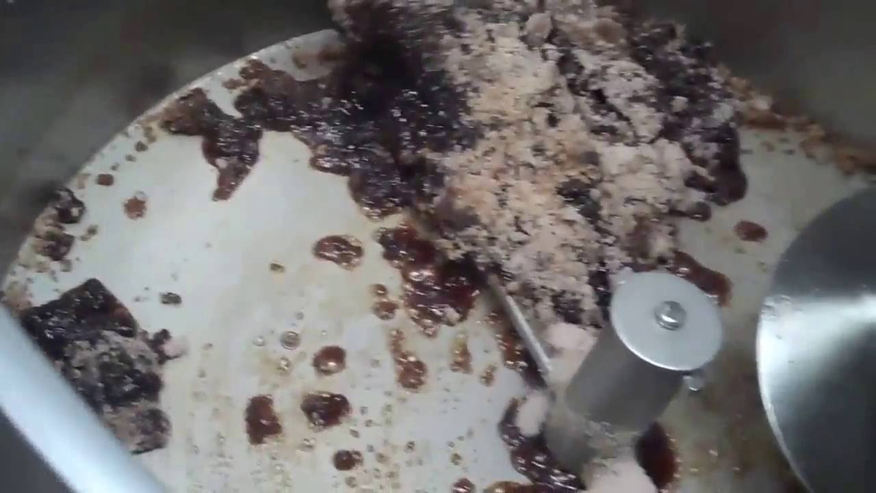 Industrial production of caramel popcorn using Cretors' CMD 100 Caramelizer