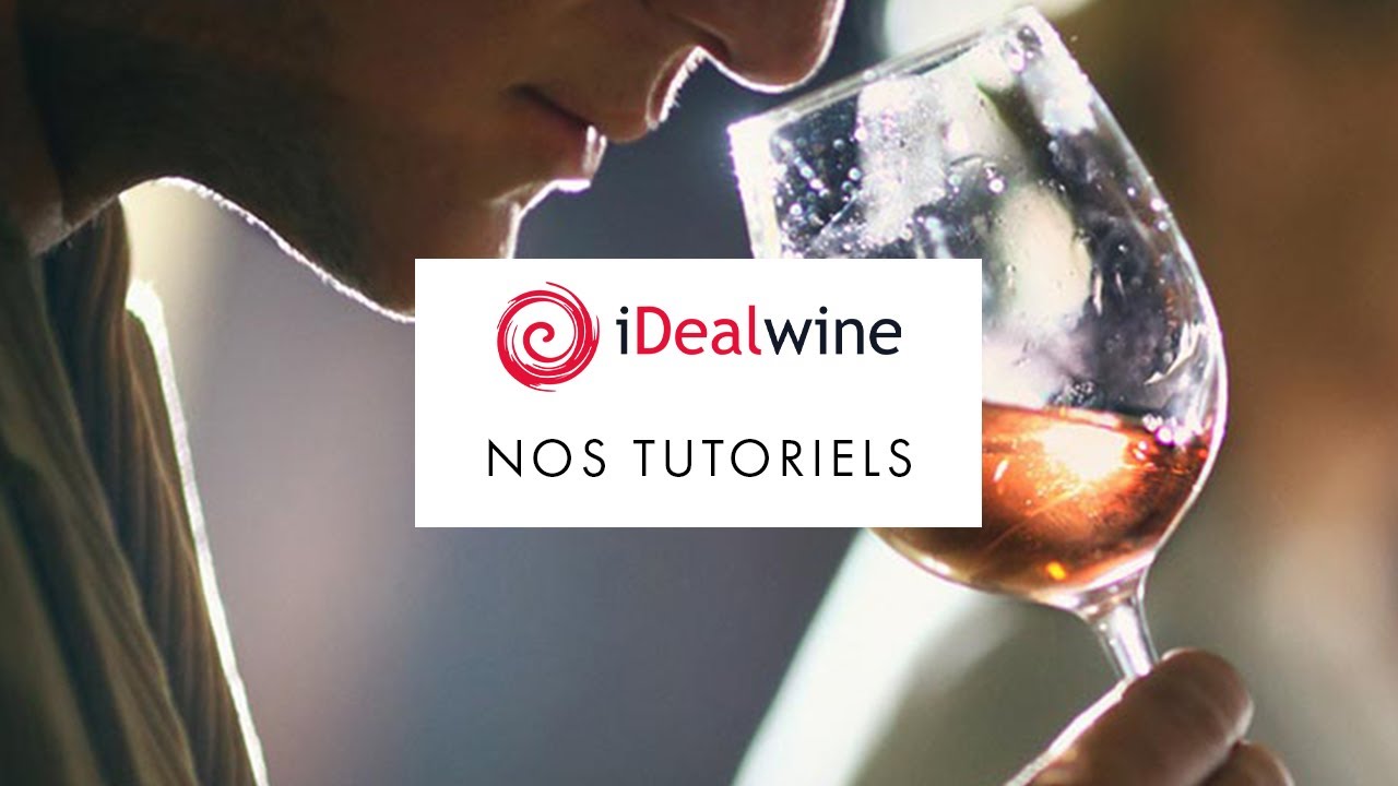 Ouvrir un vieux vin avec un tire-bouchon bilame