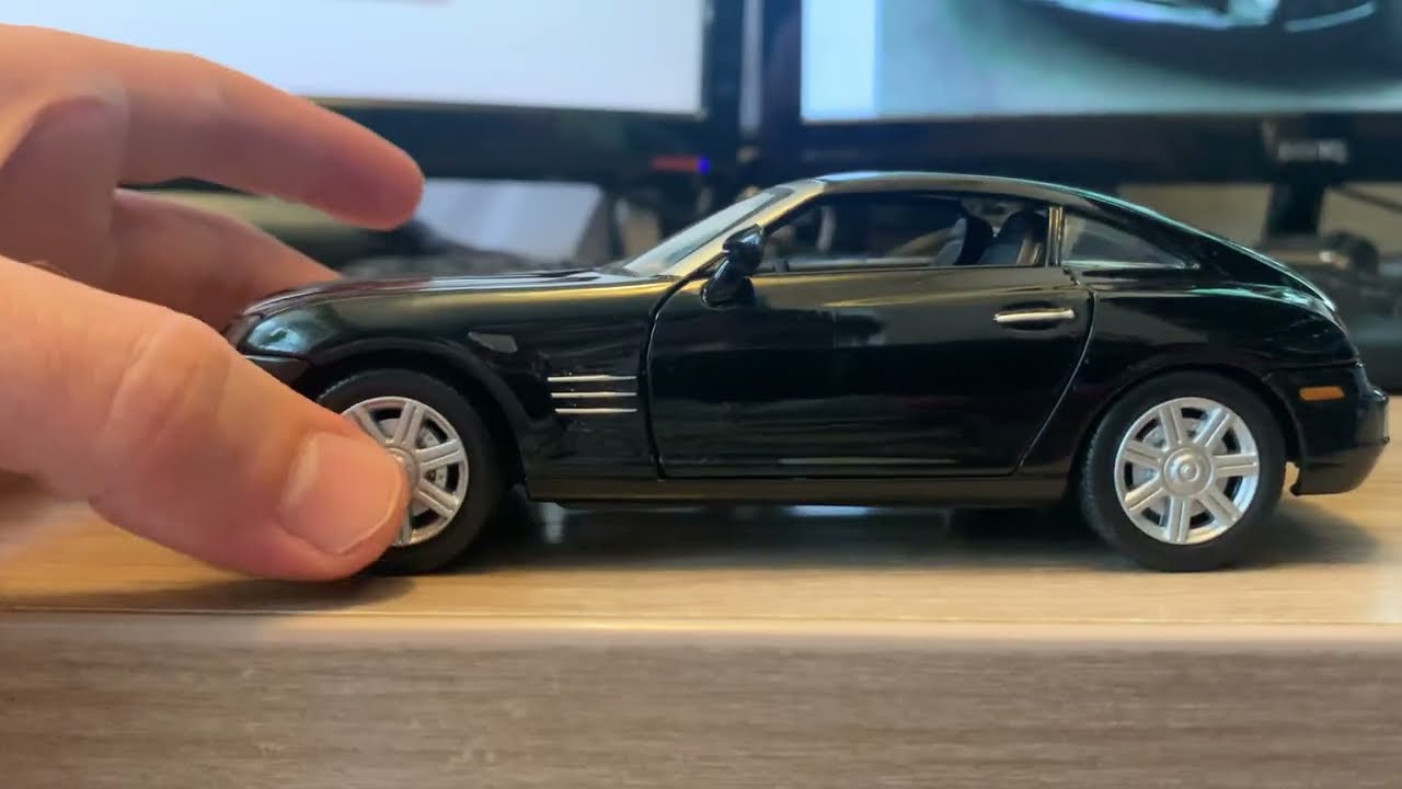 Обзор модели Chrysler Crossfire в масштабе 1:24 от Motormax