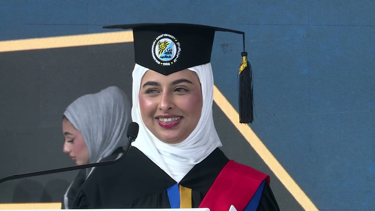 الخريجة لطيفة تعاني من ضعف بصري شديد .. شاهدوا ماذا حدث معها بحفلة التخرج 