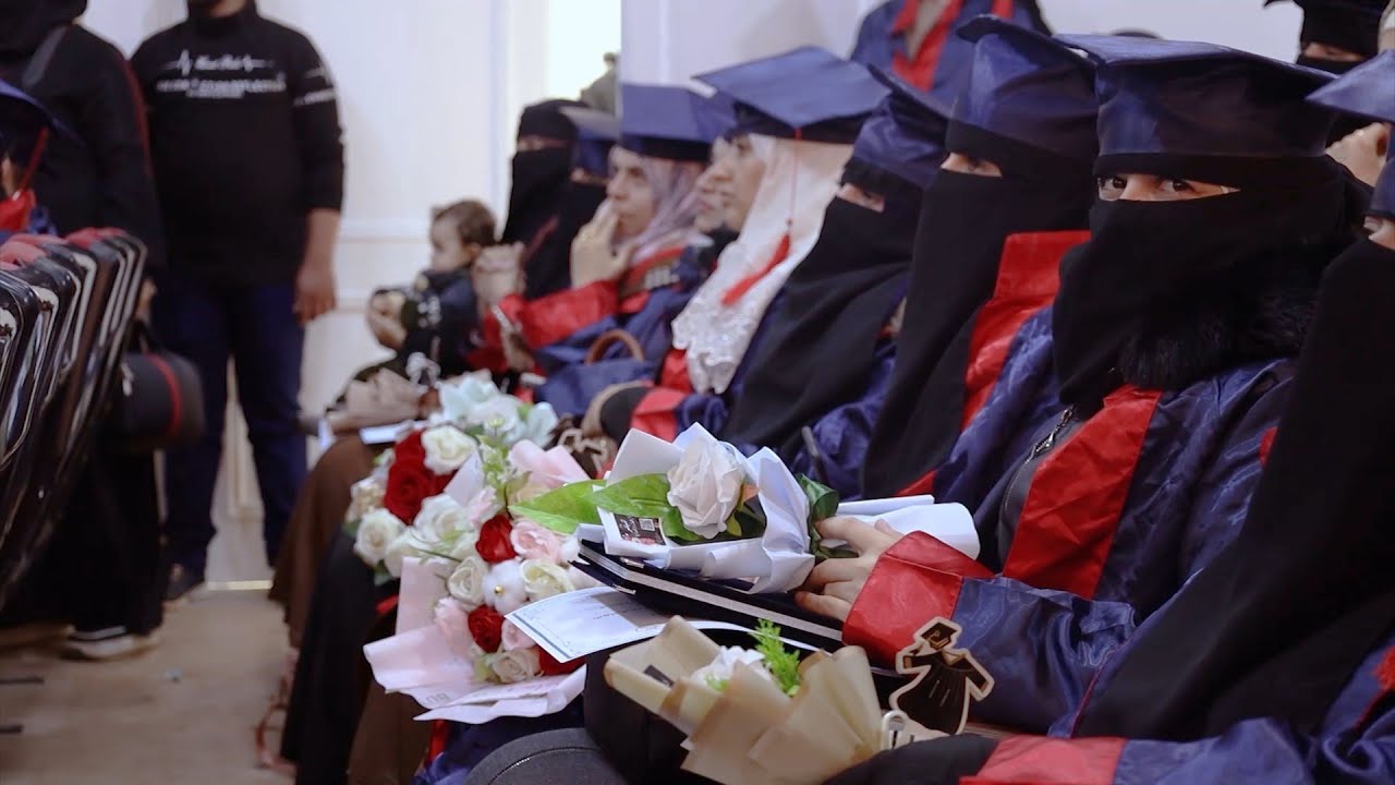 أجواء احتفالية وفرحة الأهالي خلال تكريم خريجين من جامعة ماري الخاصة | صباح سوريا