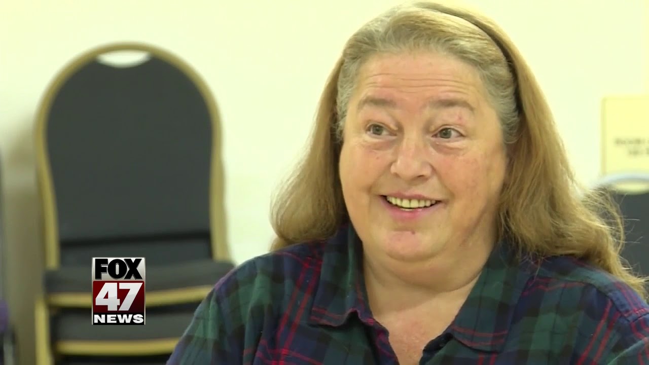 Nurse sings to ailing hospice patient