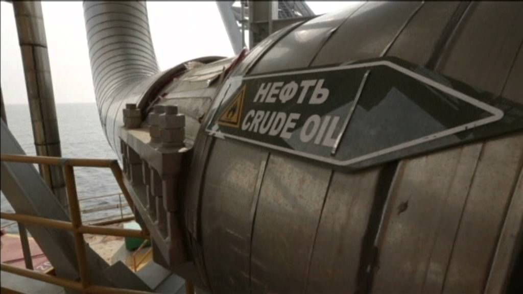 Oil Rumbles Ruble: Ruble plunge signals 2015 Russian recession over Ukraine