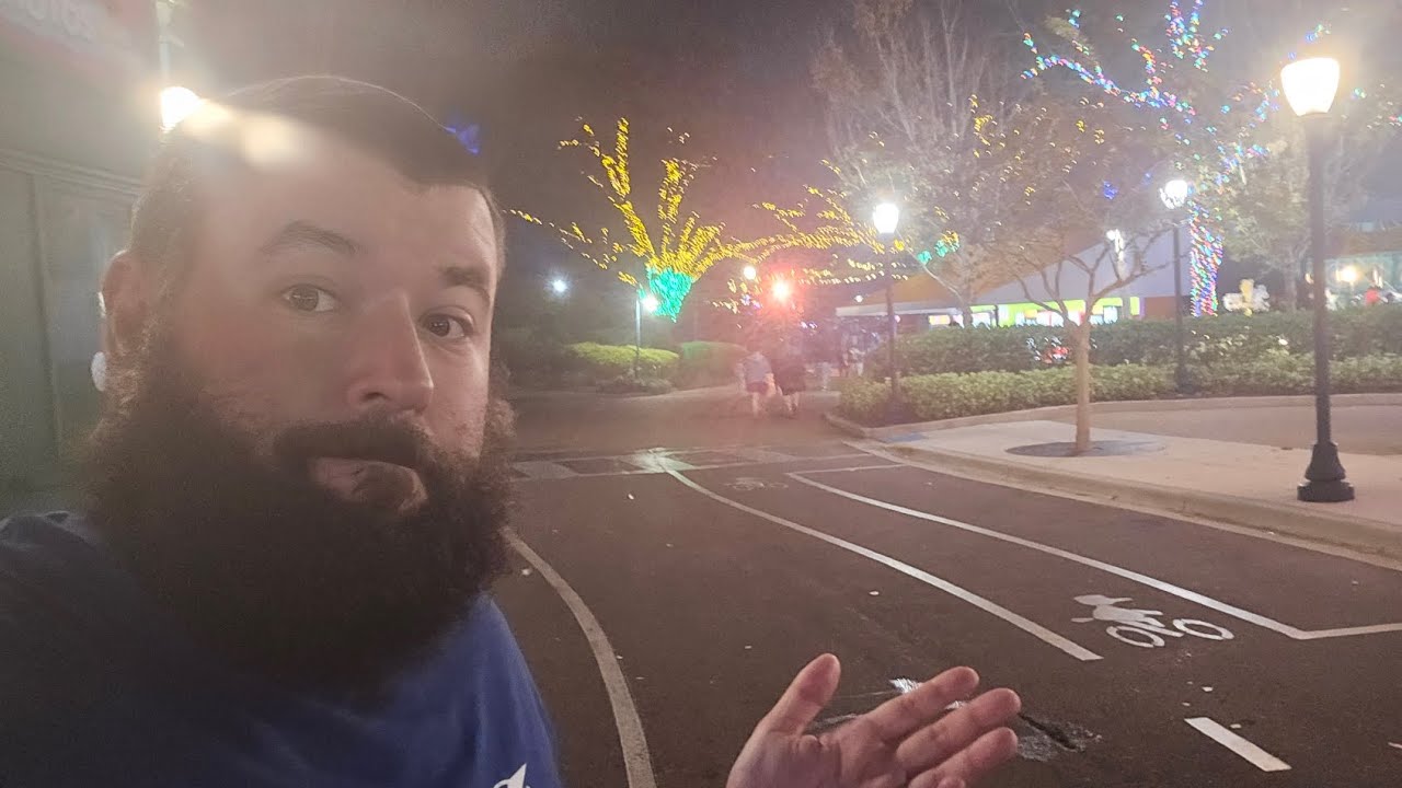 It's the Nights Before Christmas. I Went to SeaWorld Orlando on a slow  Night