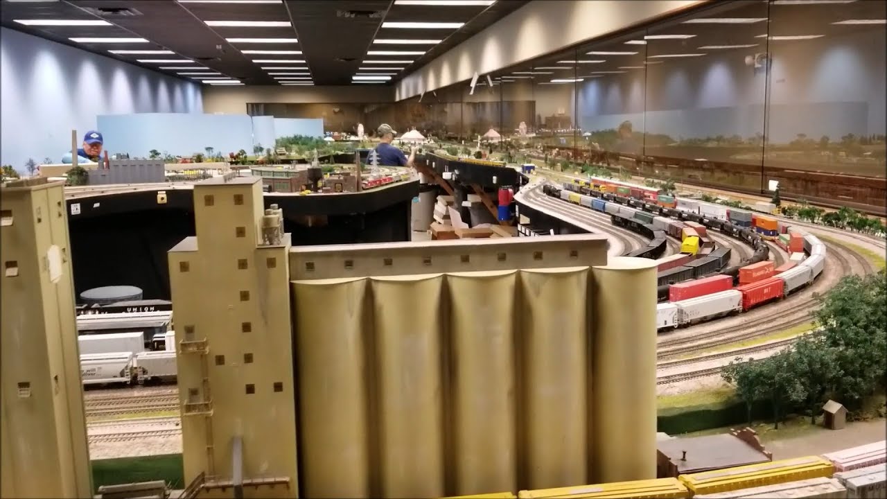 Massive HO Scale Layout Hidden in the Iowa State Fair! Central Iowa Model Railroad Club