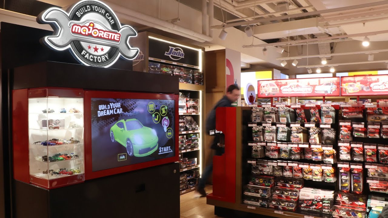 UN MAGASIN MAJORETTE au cœur de PARIS ! Les célèbres voitures miniatures sont chez FAO Schwarz !