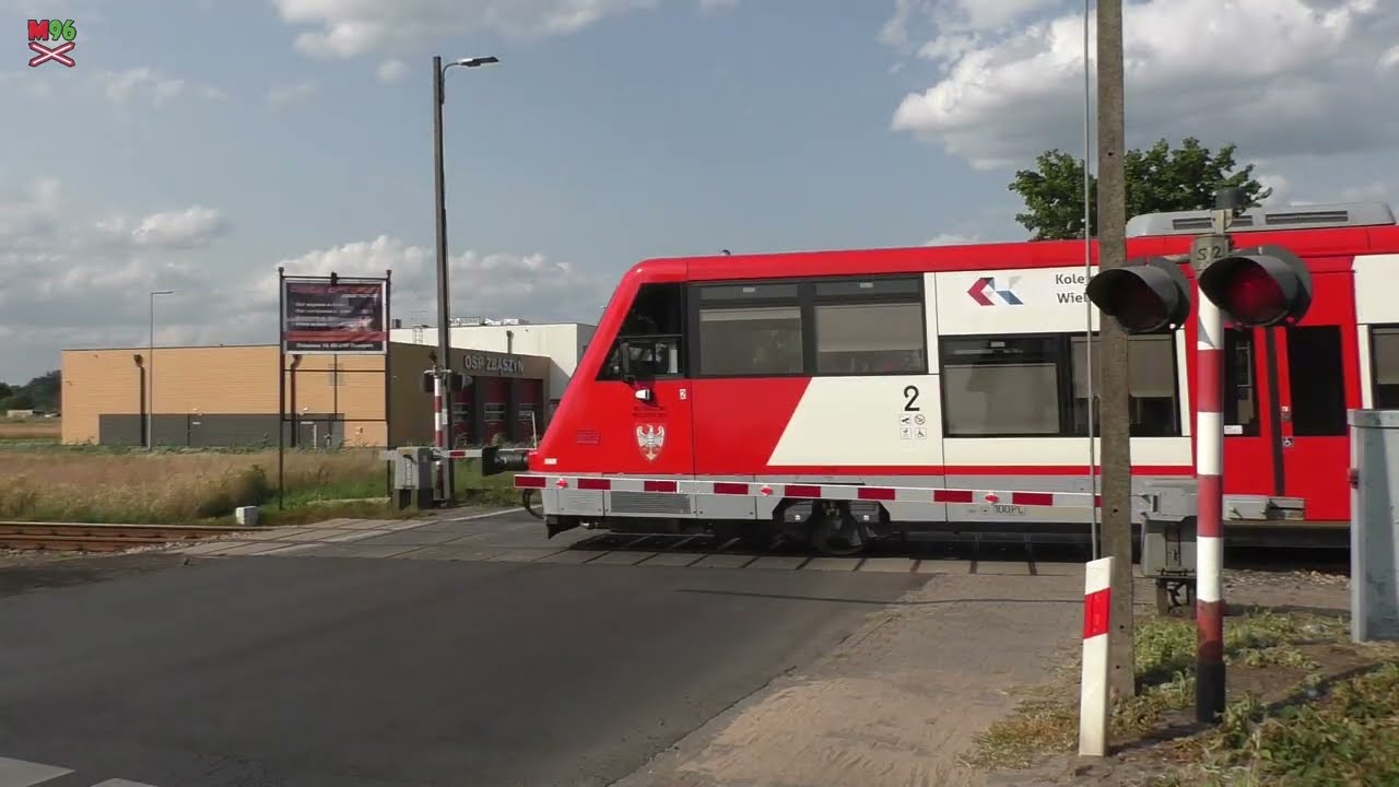Przejazd kolejowy Zbąszyń (DW302) (PL) - 4.7.2023 / Železniční přejezd / Railroad crossing