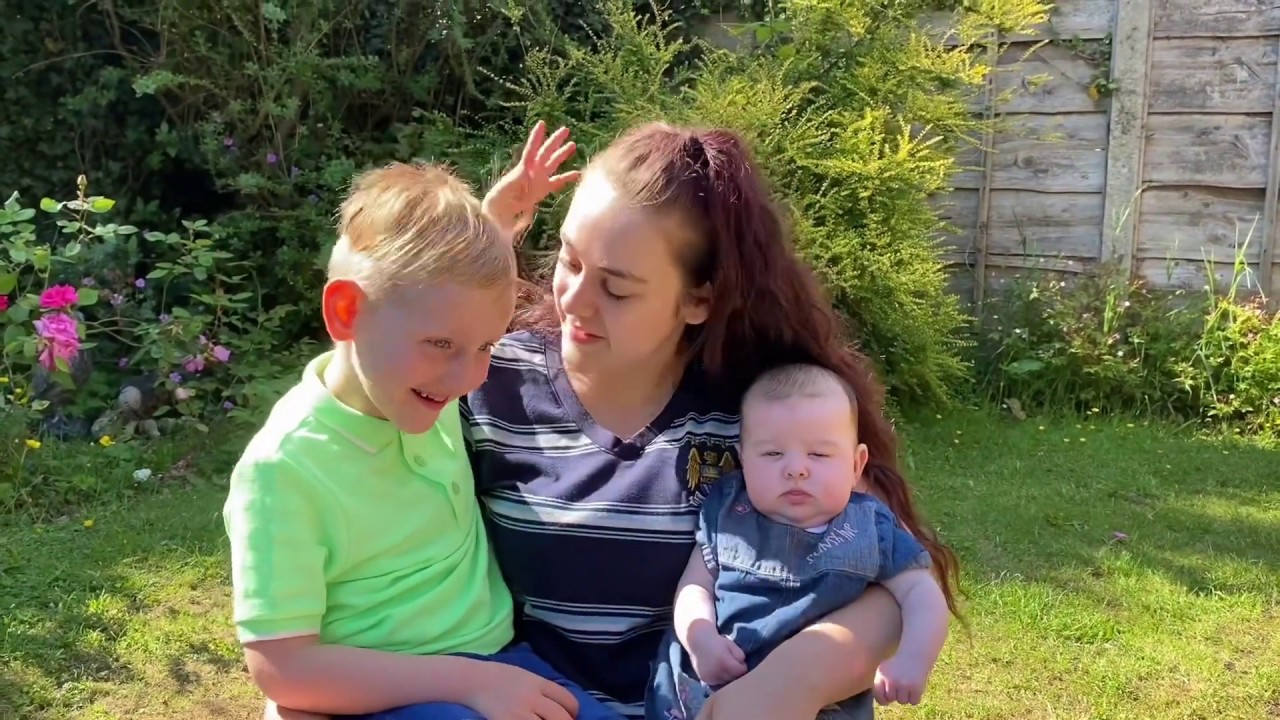 Sign along with us - Blinding Lights The Weeknd - SSE - Jade and Christian Kilduff