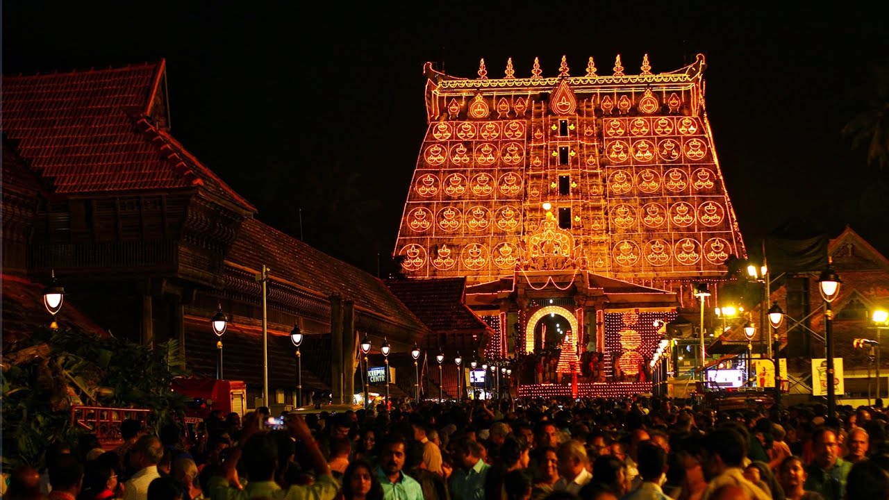 Lakshadeepam @ Sree Padmanabhaswamy Temple | Feast of Light | Lighting One Lakh Lamps |  Fuze HD