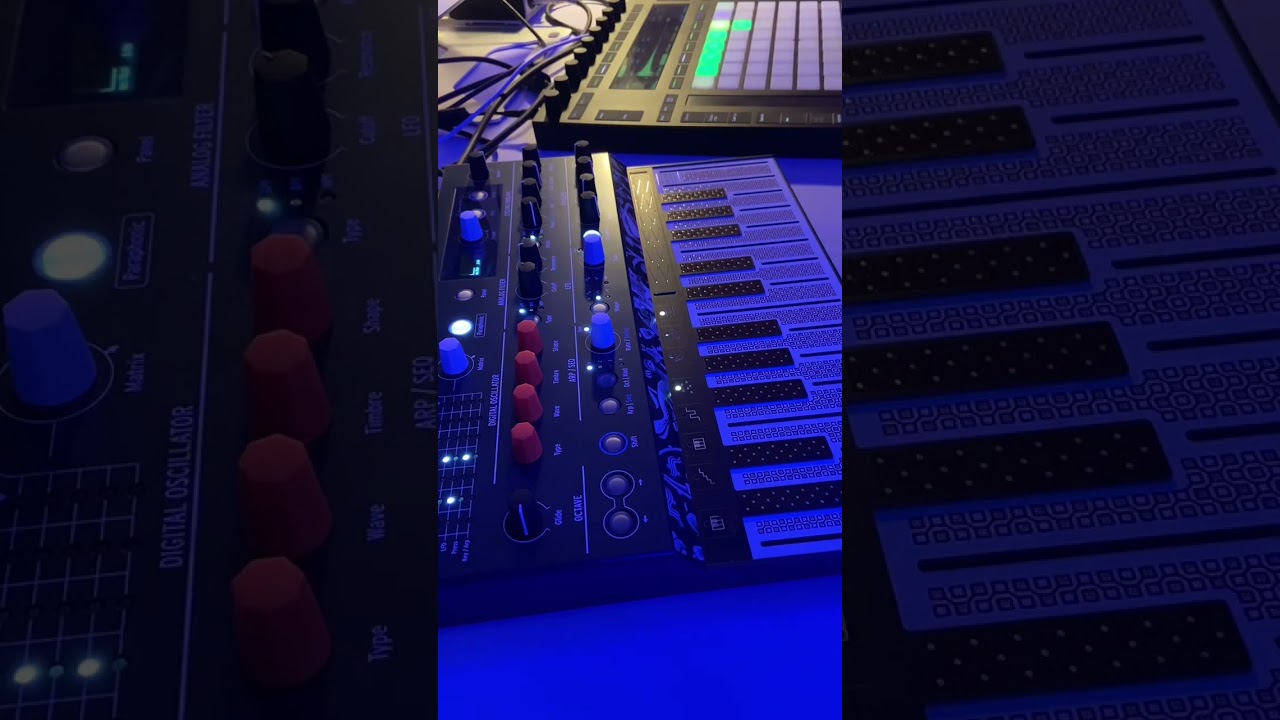 I play Dub Techno on an ARTURIA MicroFreak
