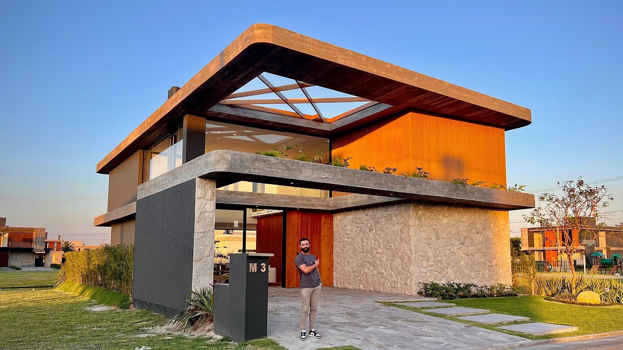 SOBRADO DE LUXO, DECORADO COM 410M², BEIRA LAGO COM ELEVADOR À VENDA NO COND. AMARE HOME RESORT! 