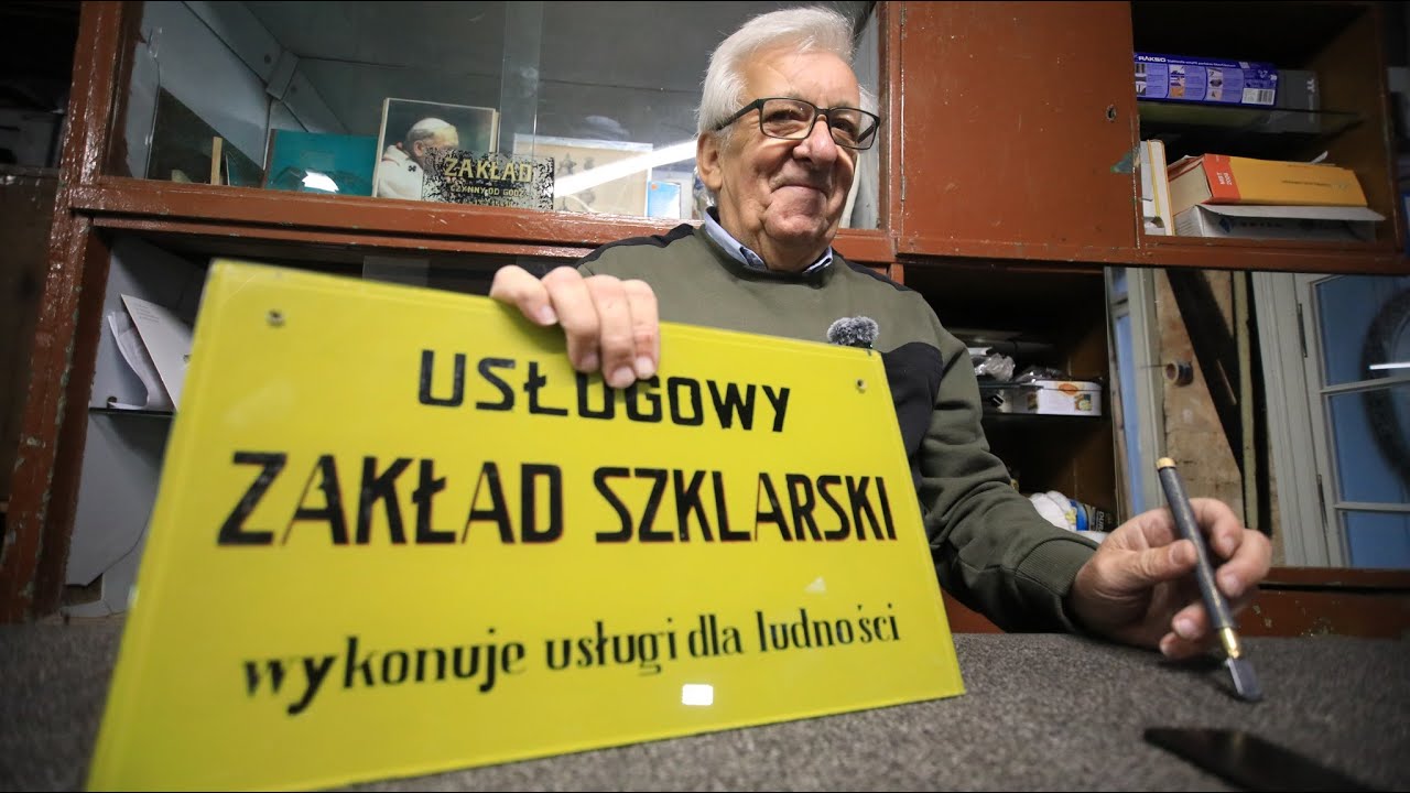 Człowiek, który jest najstarszym szklarzem w Krakowie