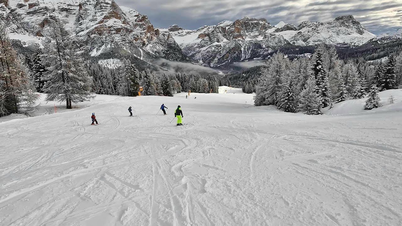 Beginner Skiing in San Cassiano, Alta Badia - Blue Slopes: 9A, 11 (Italy, Jan. 2024)