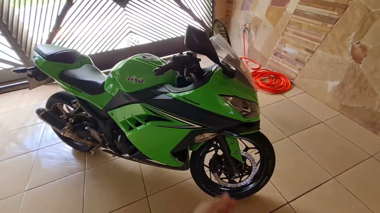 Lavando a Ninja 300
