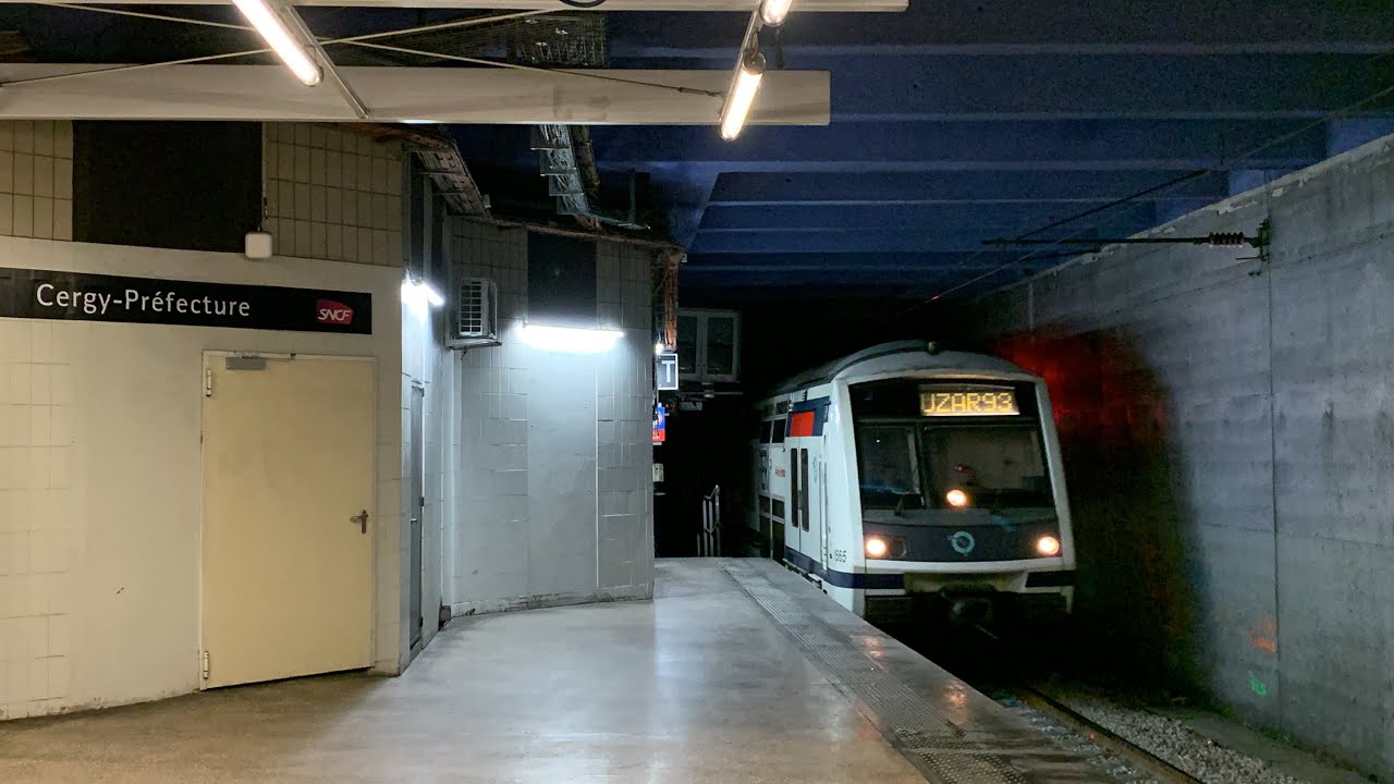 RER-A MI2N ALTEO en gare de Cergy-Préfecture