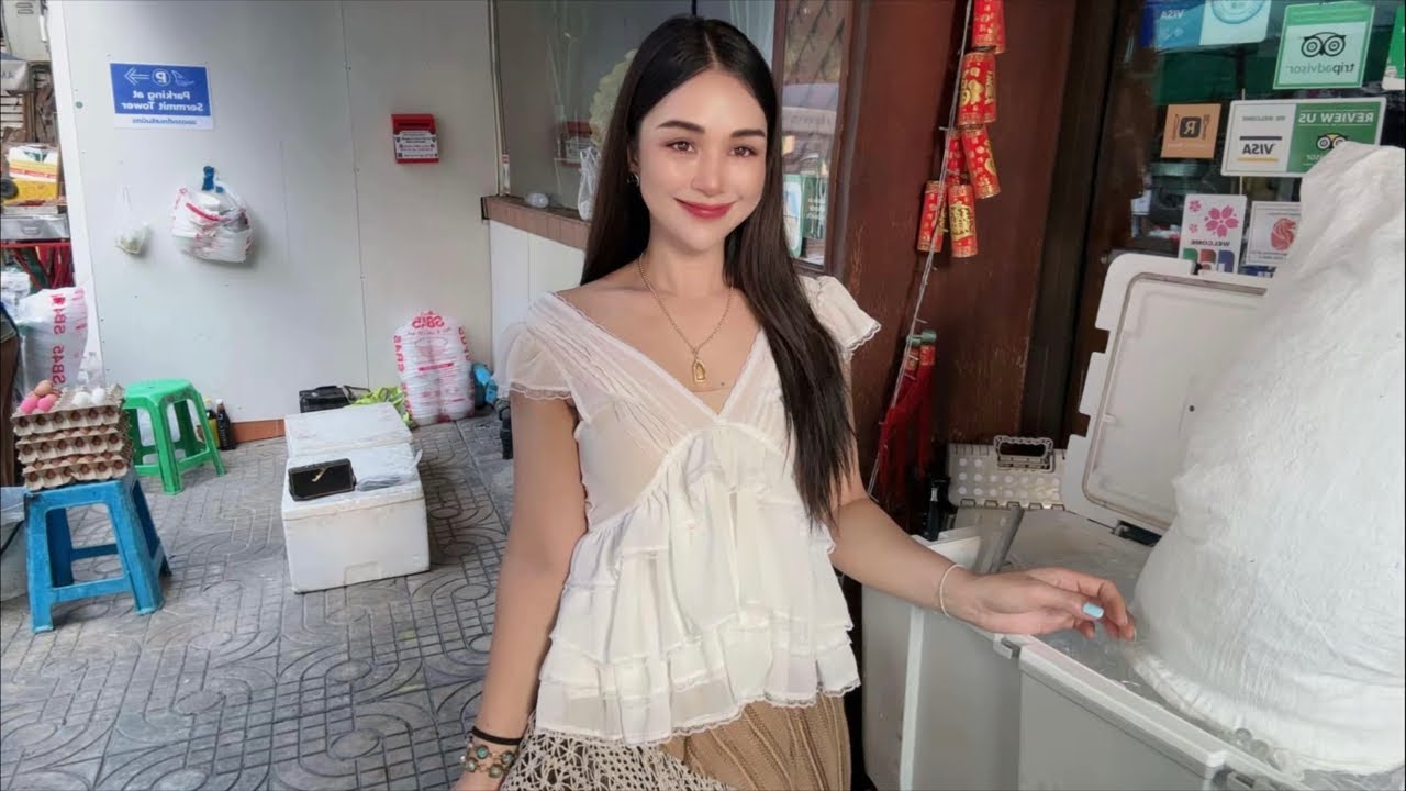 LIVE Street Café - Welcome Family 🤗 Ploysai Coffee Lady in Bangkok Thailand - Thai Street Food