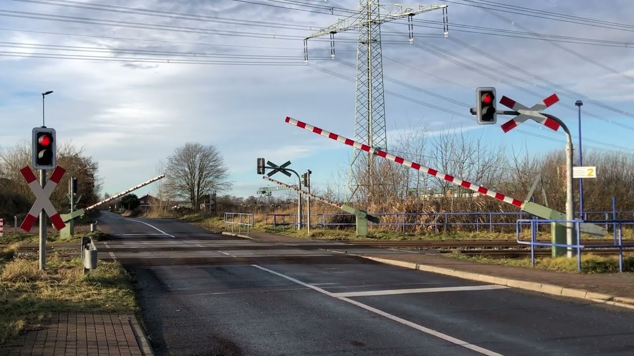Bahnübergang Schönerlinde //Railroad crossing// Spoorwegovergang