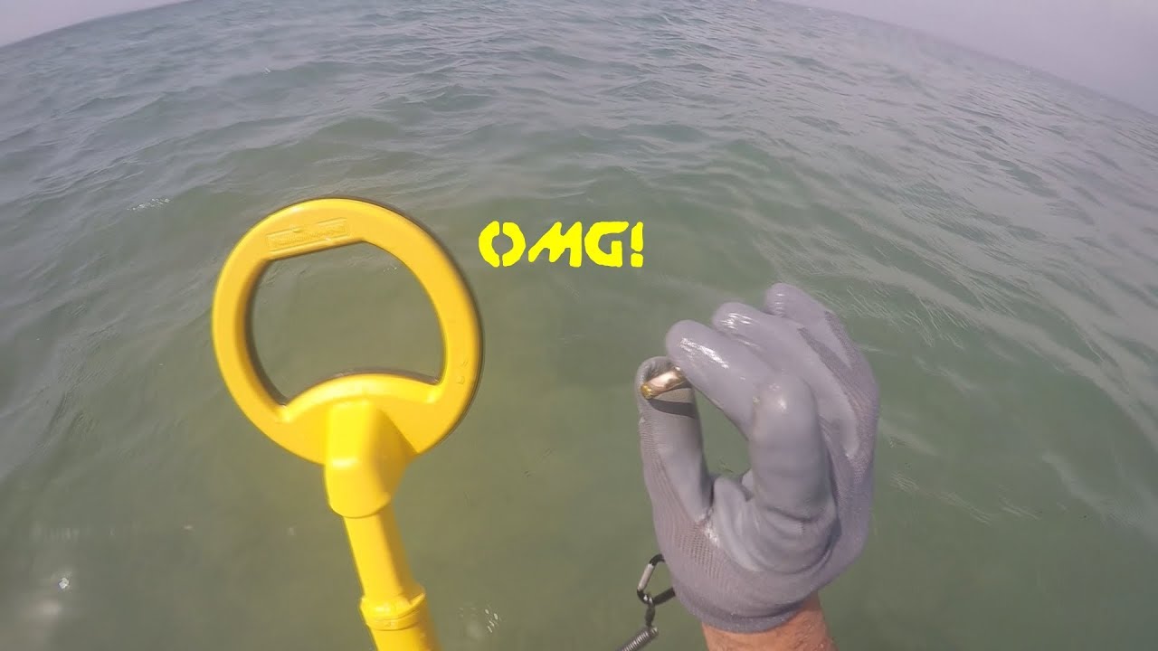 Metal Detecting Beach And Ocean / Nokta Makro PulseDive! (Brings Gold!)