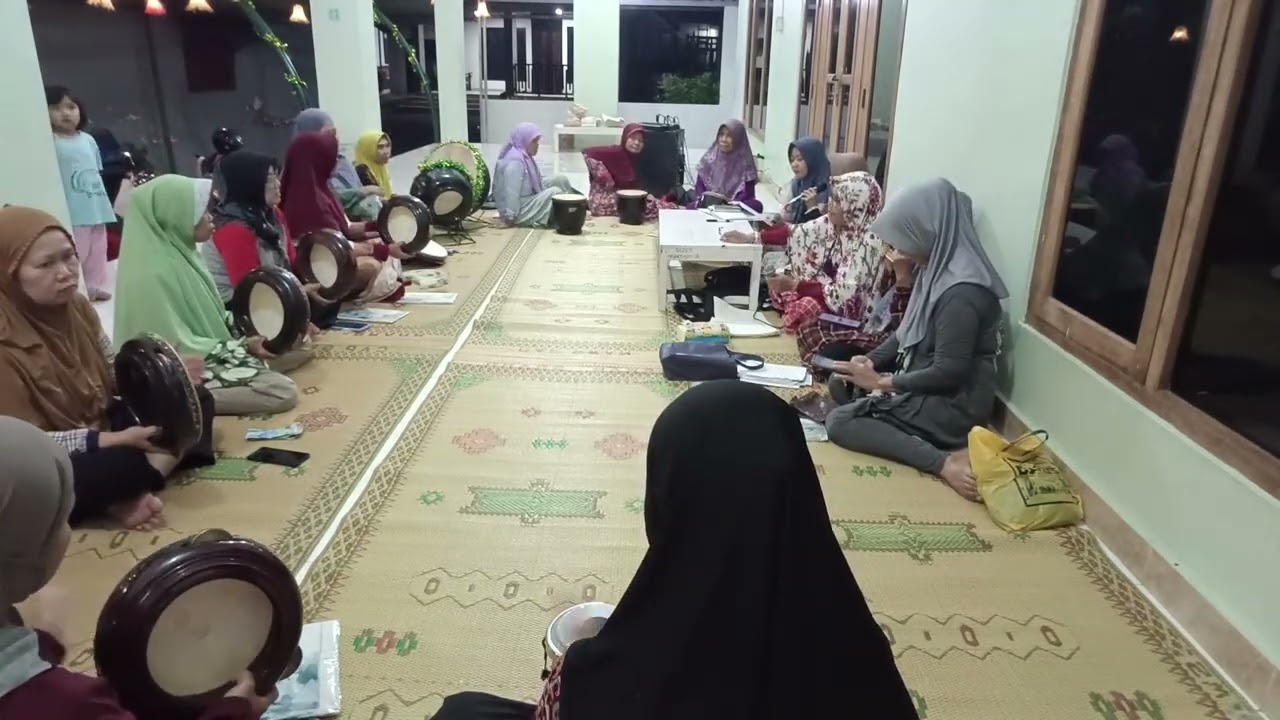 SHOLLU 'ALA NUUR bersama group hadroh ASSYIFFA' Banjeng