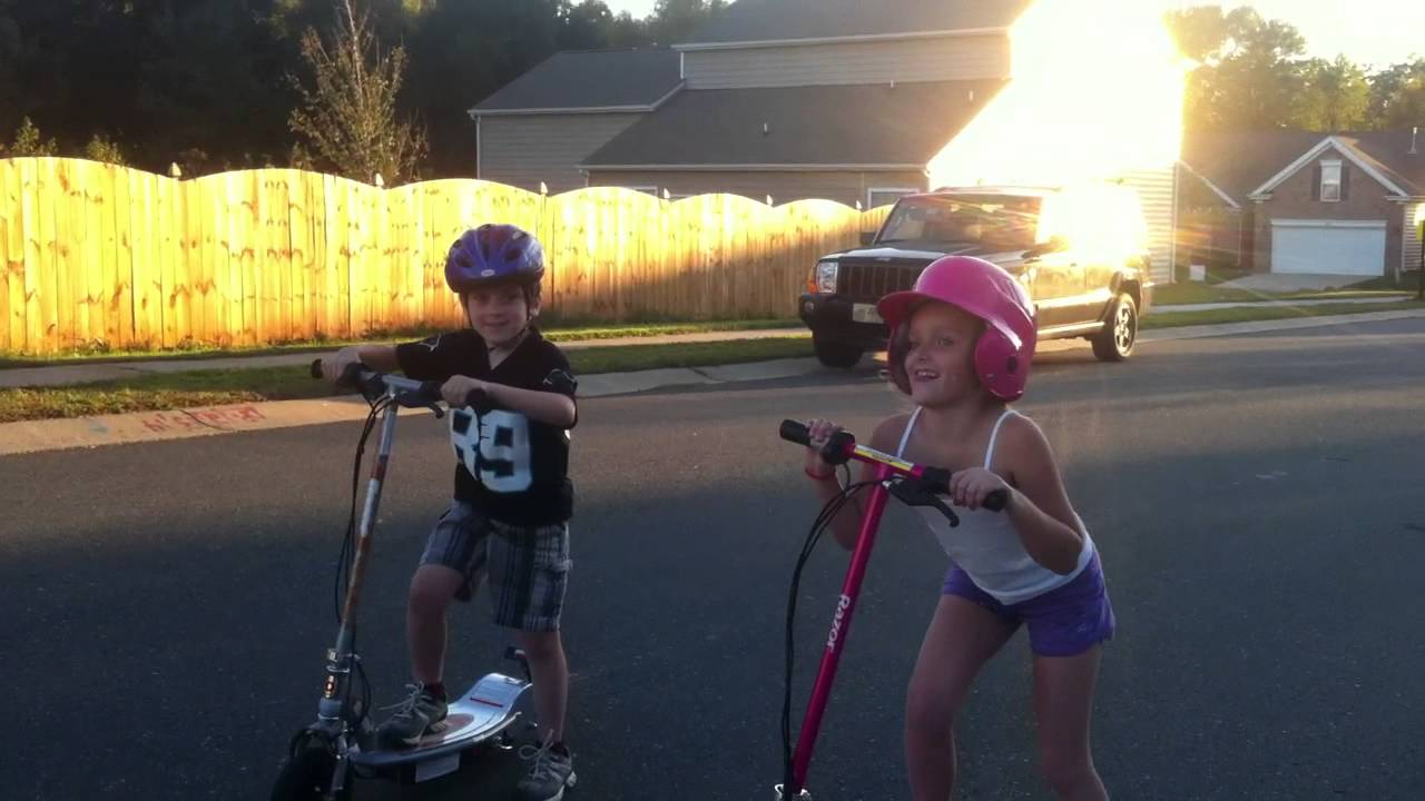 Scooter Race: Razor Spark vs. Pink Razor, Who wins?