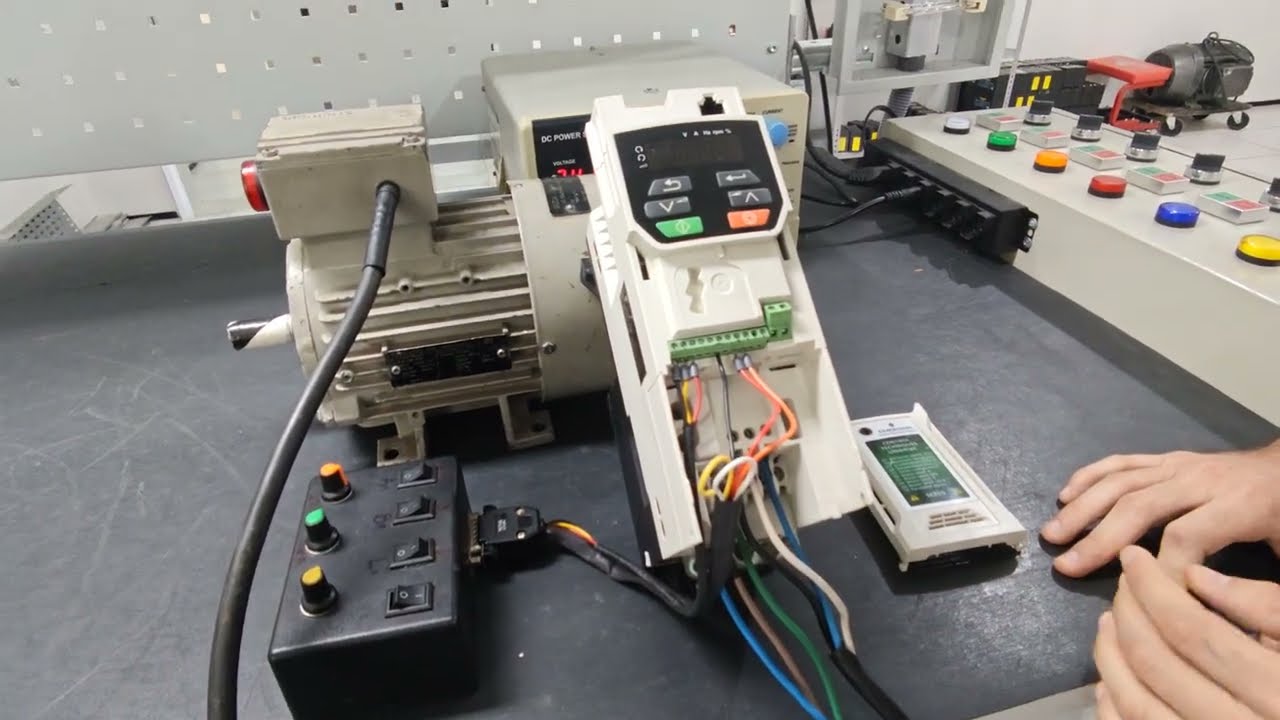 Teste Inversor de Frequência CONTROL TECHNIQUES M200 0,75kW  Orçamento: 7320  NDS: 8808