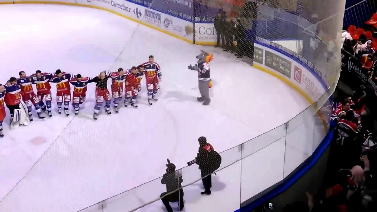 Communion avec les Fans Br&ucirc;leurs de Loups Grenoble Saxoprint Ligue Magnus 2016/2017 BDL HOCKEY