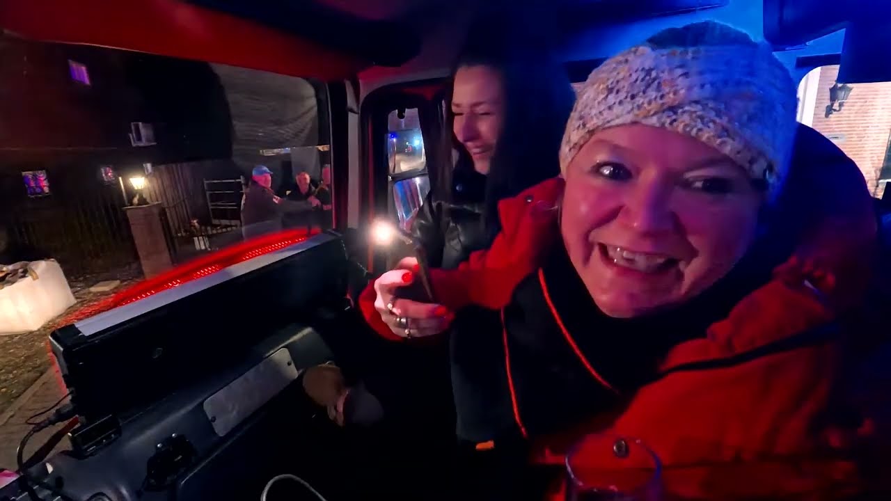 Onverwachts bezoek in de brandweerauto tijdens de carnavalsoptocht 2025 in Heerewaarden🥳