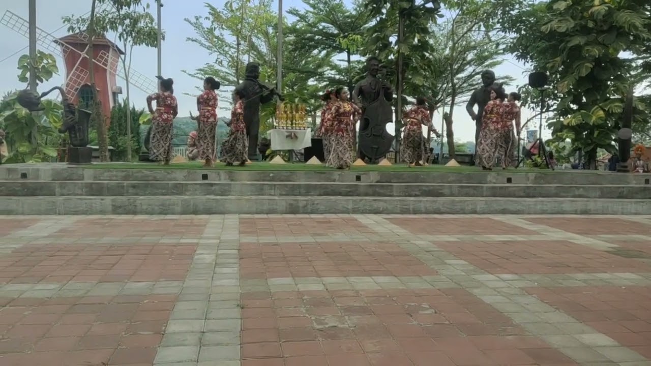 TARI KREASI CAPING AYU DI kampung Dolan Jogjakarta