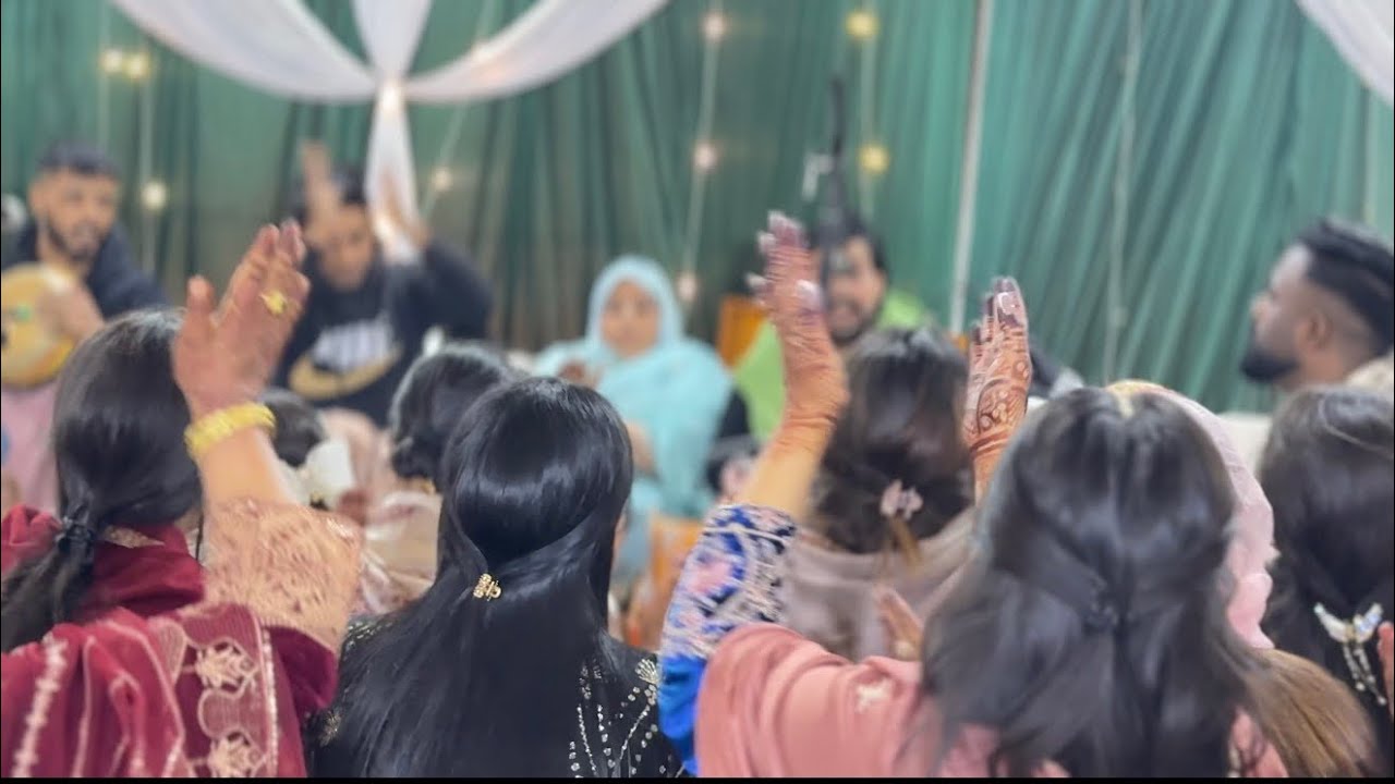 Girls croudly singing😱 with 😍singer aafaq  gham hia yaa khushi hai tu .....