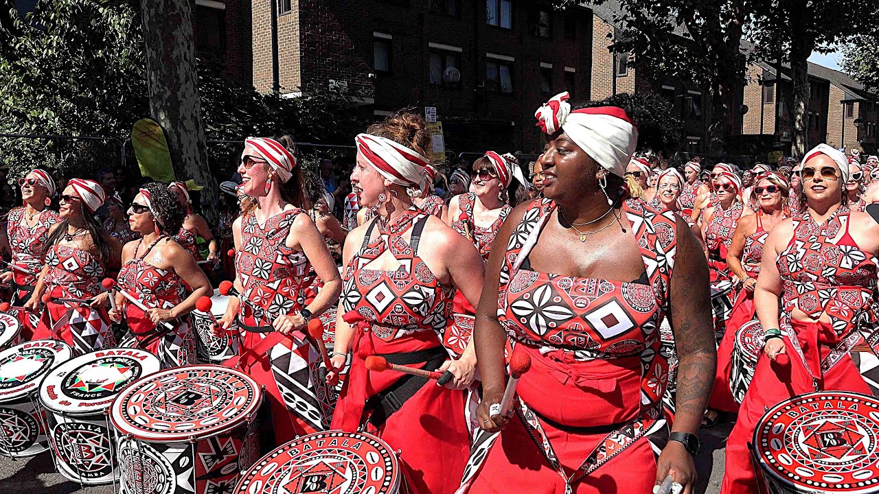 Notting Hill Carnival (2025) London 🇬🇧  | Batala Mundo Drummers  pass the Judges Stand.