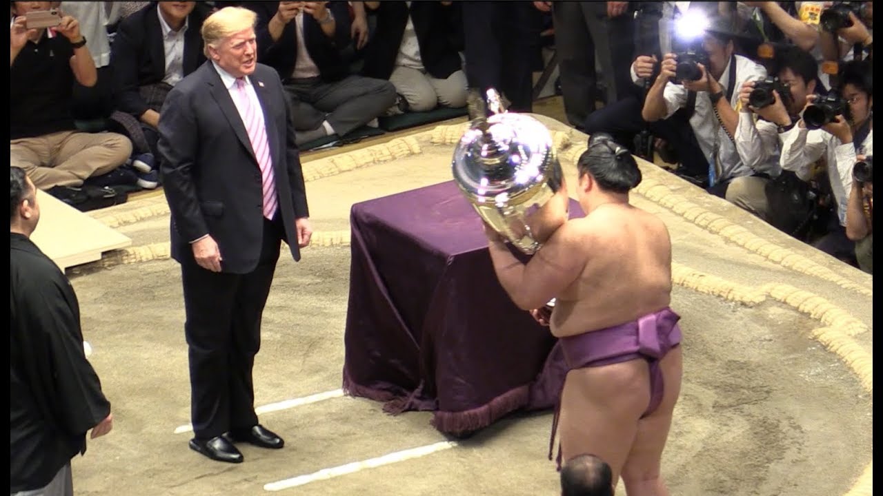 Donald Trump awards ‘President’s Cup’ at sumo match in Japan トランプと安倍晋三の相撲観戦 2019/5/26 当日券自由席から