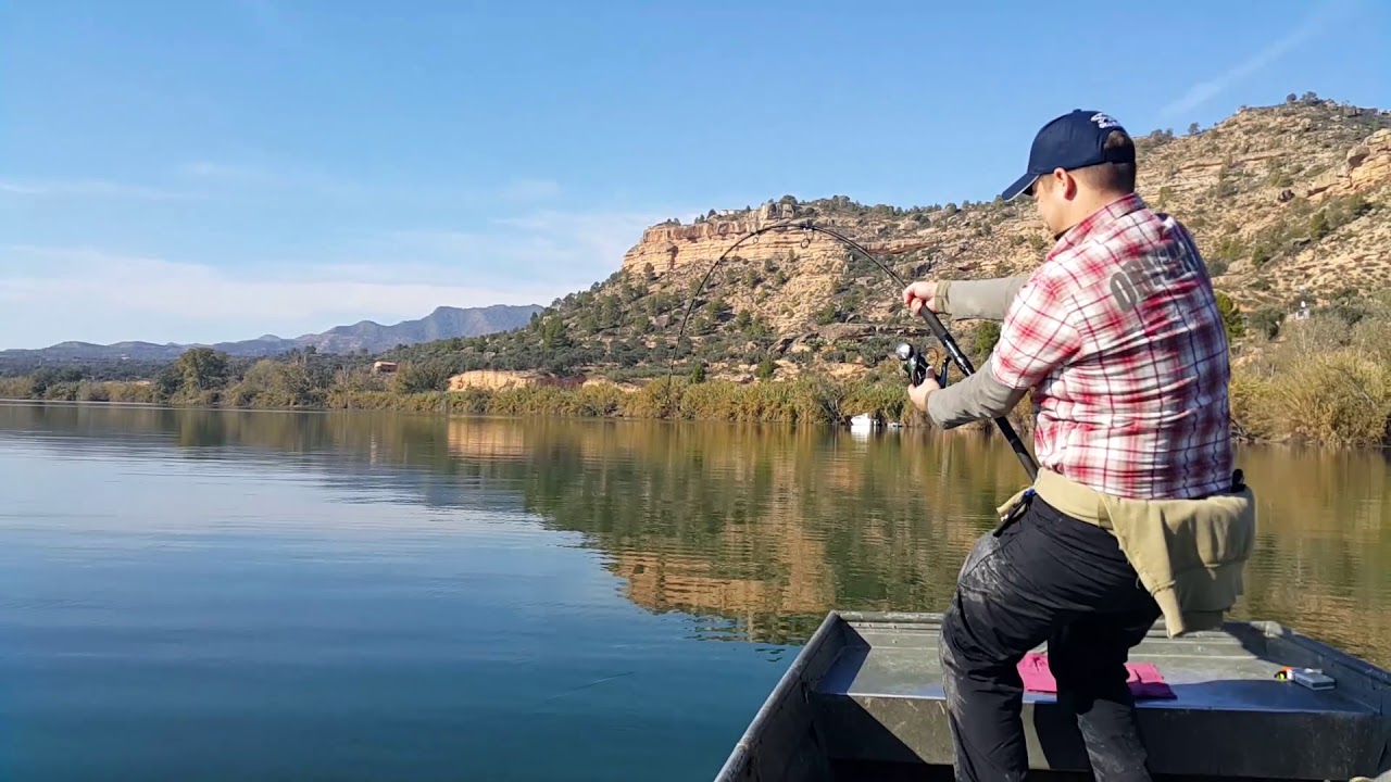 2m+ Catfish Spinning On River Ebro - Silicon Lure - Som - Silure - Wels - Waller